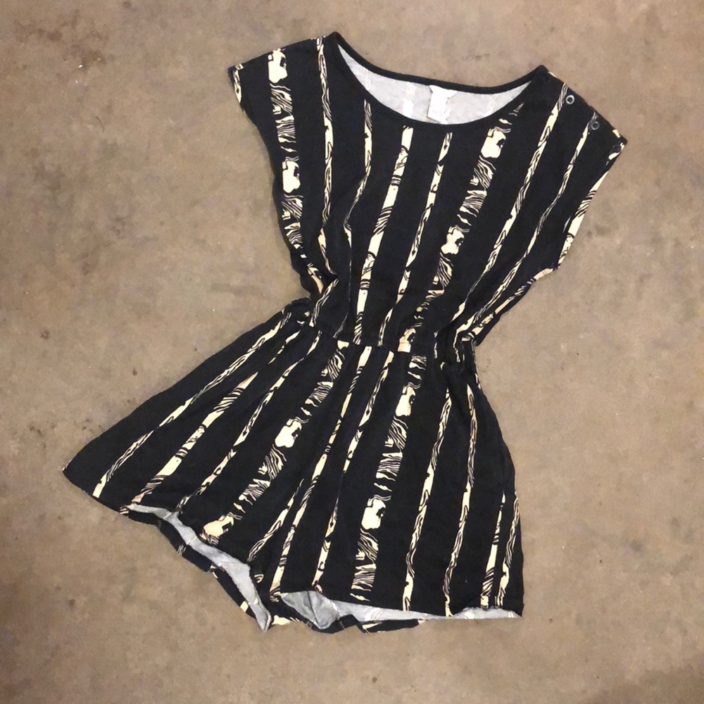 Forever 21 Romper Black and White, Size Small.